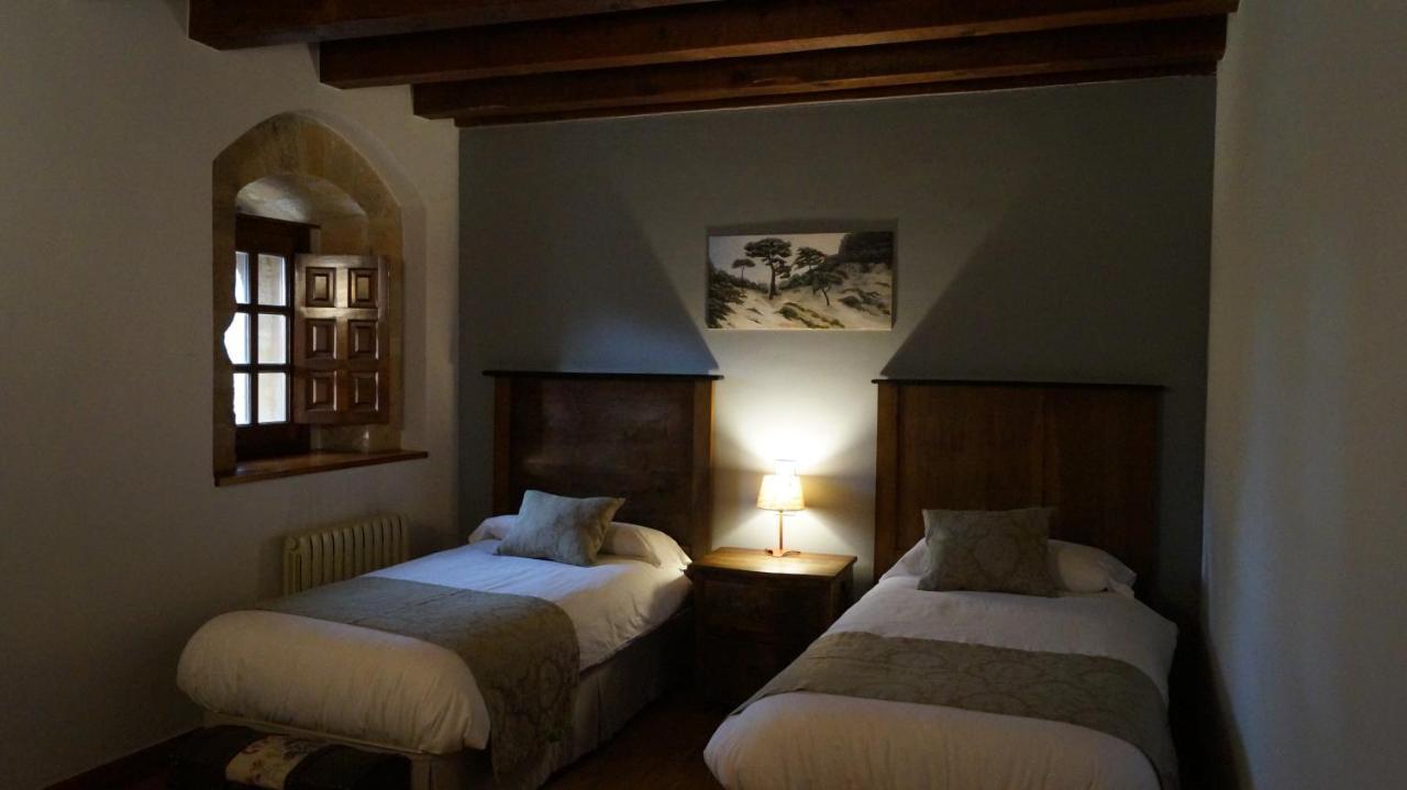 Posada Torre Palacio La Taxuela Villanueva la Lastra Εξωτερικό φωτογραφία